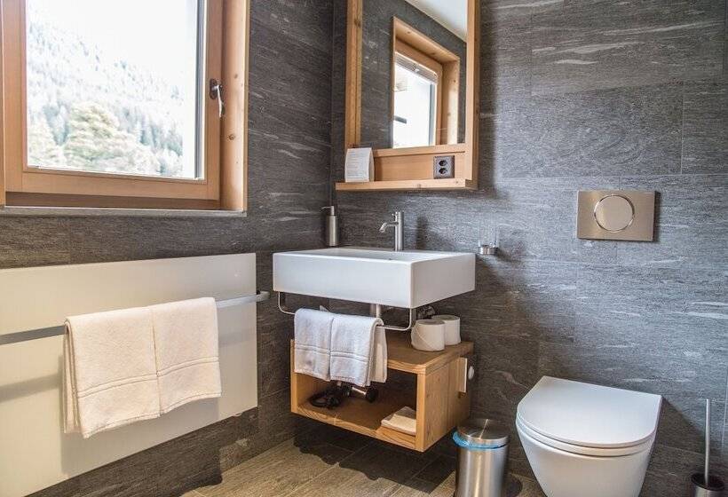 バルコニー付きスタンダードルーム, Sarain Active Mountain Resort