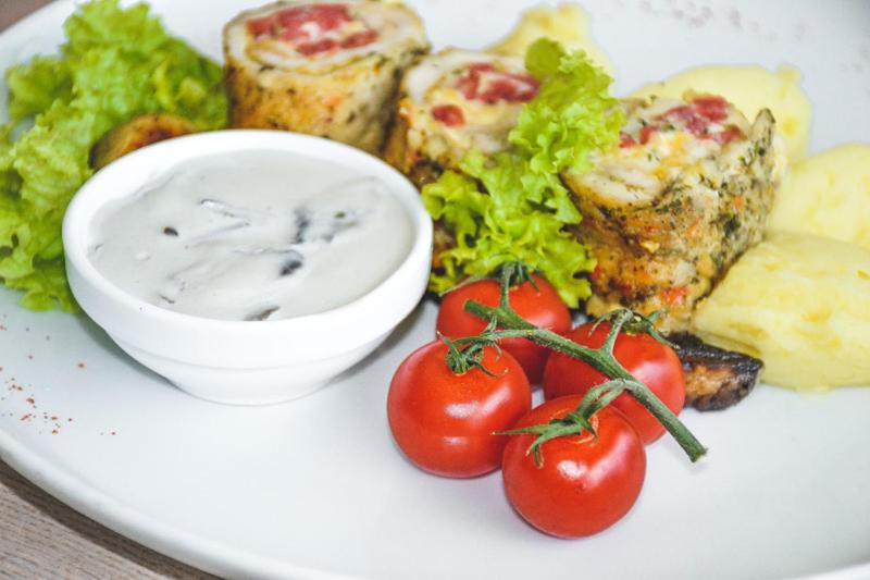 اتاق استاندارد سه نفره, Zinedine Sport