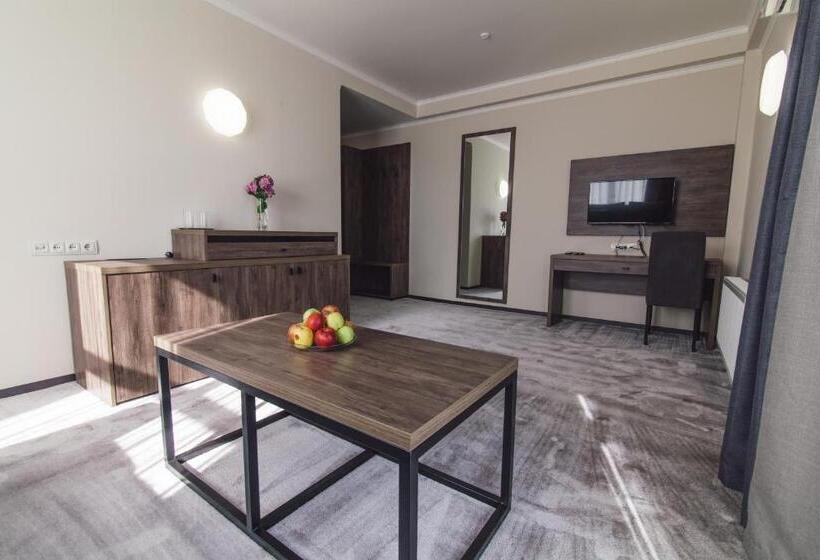 سوئیت با بالکن, Zinedine Sport