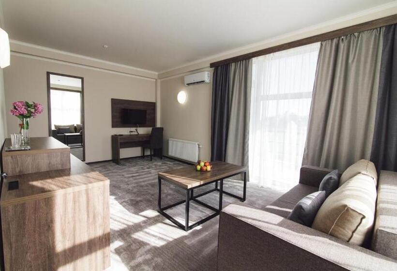 سوئیت با بالکن, Zinedine Sport