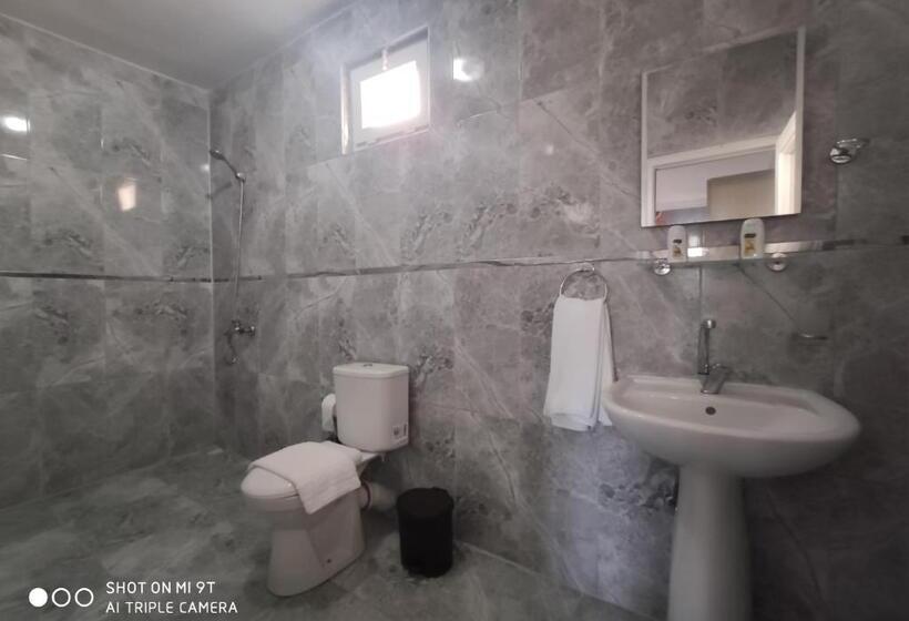 חדר סטנדרט, Nostalgia World