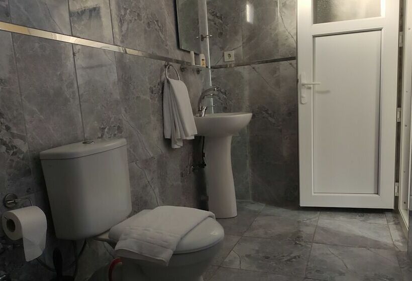 חדר סטנדרט, Nostalgia World