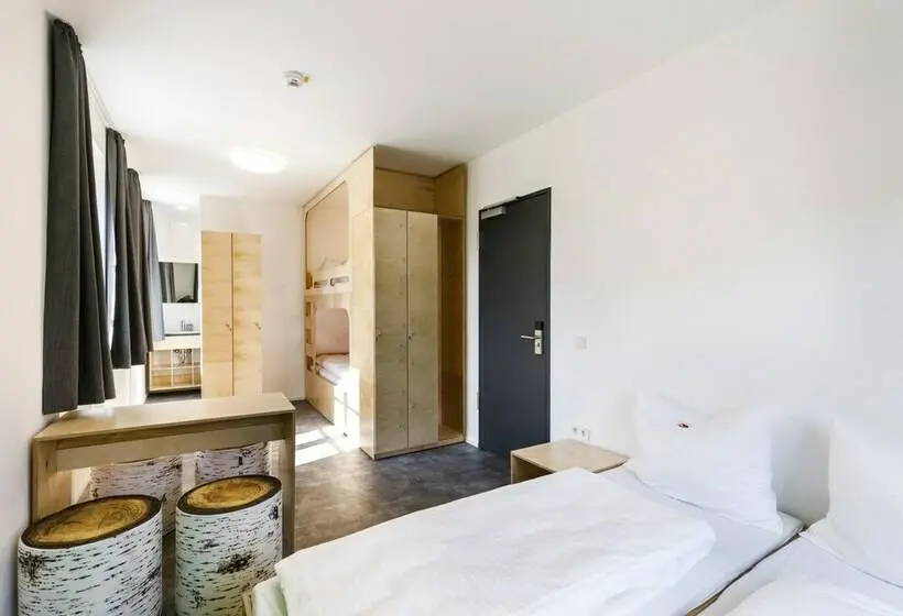 اتاق استاندارد چهار تخته, Jugendherberge Burghausen