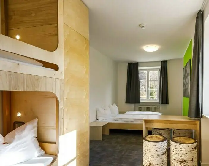 اتاق استاندارد چهار تخته, Jugendherberge Burghausen
