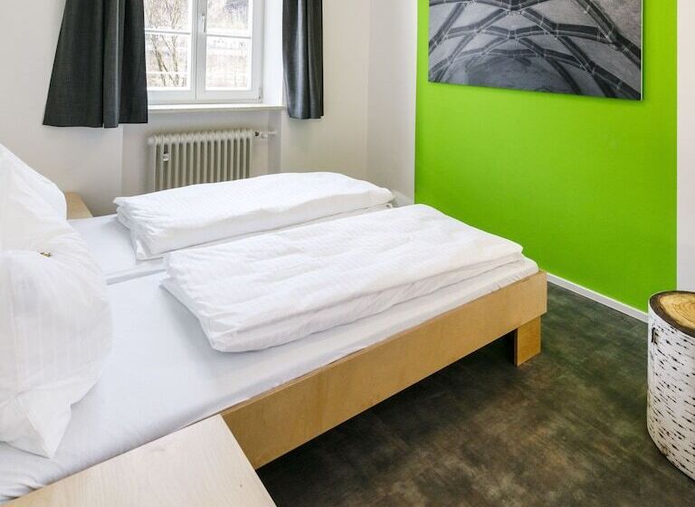 Номер Стандарт, Jugendherberge Burghausen