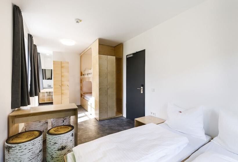 Четырехместный Номер Стандарт, Jugendherberge Burghausen