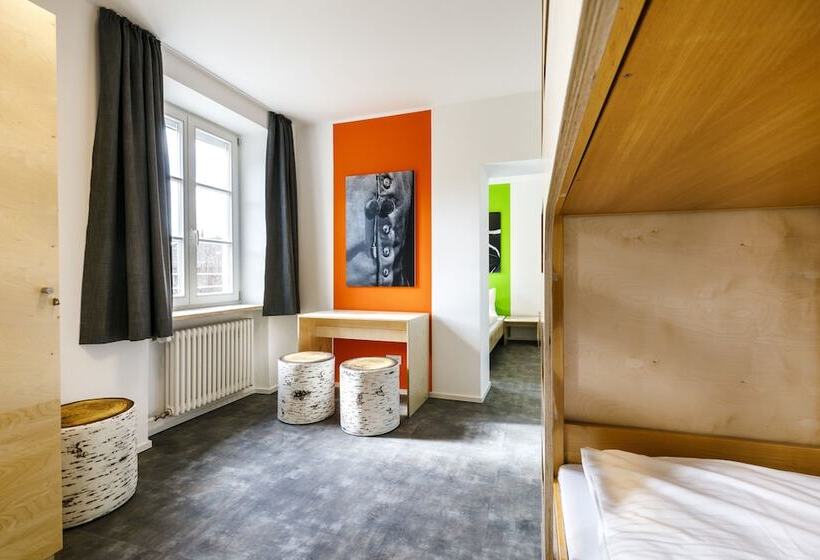 اتاق استاندارد چهار تخته, Jugendherberge Burghausen