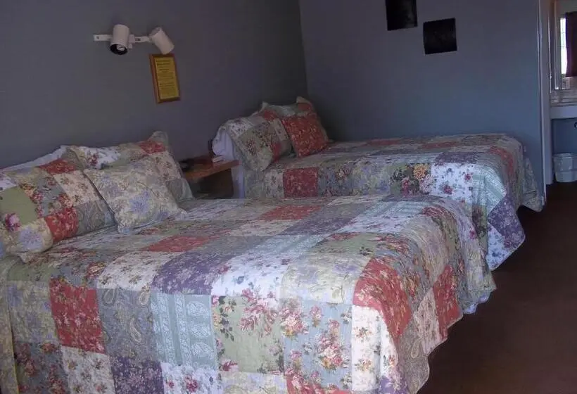 スタンダード４人部屋, Bay Springs Country Inn & Marina