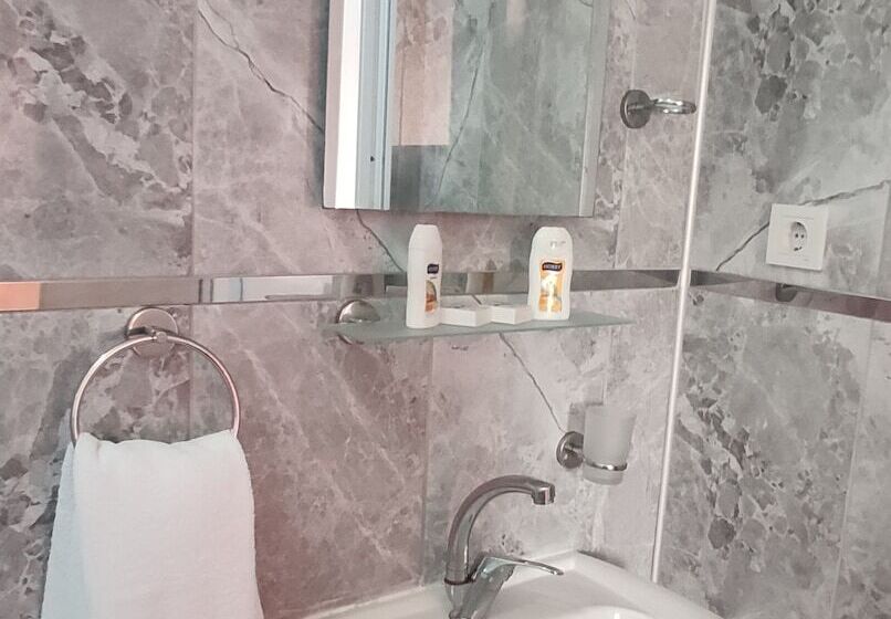 חדר סטנדרט, Nostalgia World