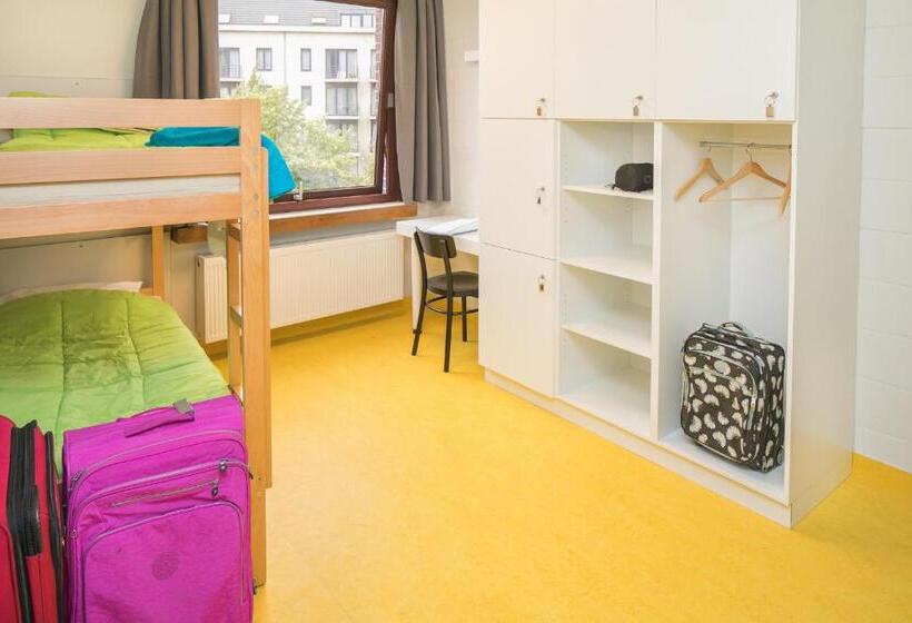 Habitació Triple Estàndard, Hostel Bruegel