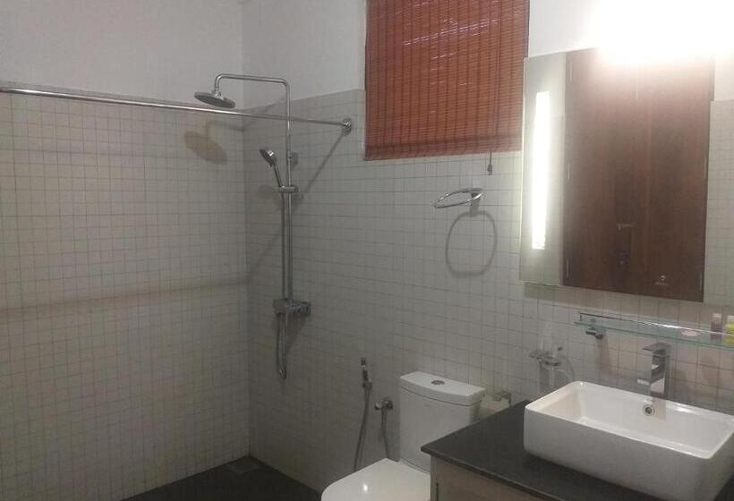 Economy Triple Room, De Mansion Hotels