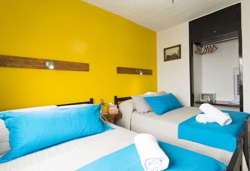 اتاق خانوادگی, Doña Carlota