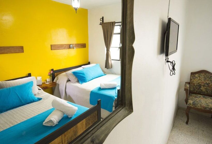 اتاق خانوادگی, Doña Carlota