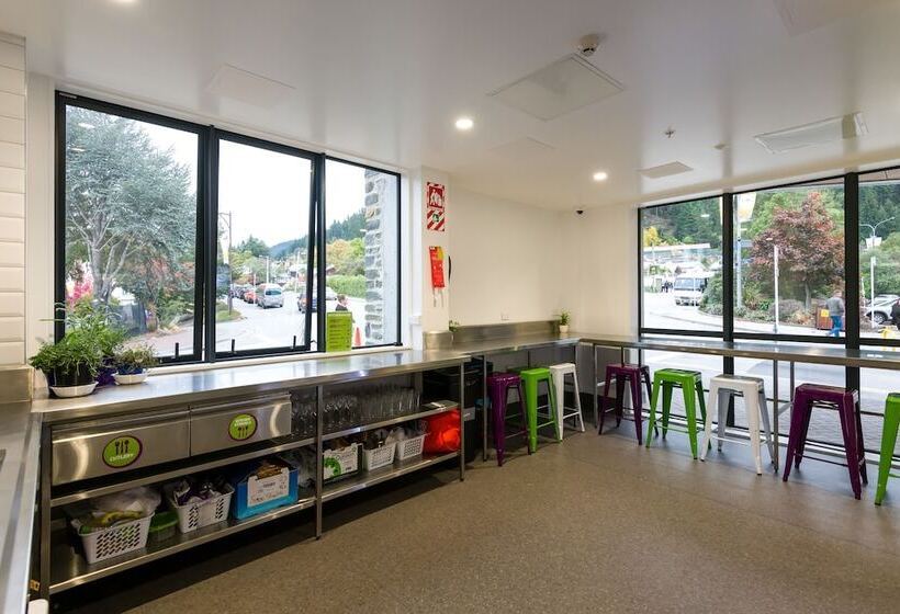 تختخواب در اتاق مشترک, Lylo Queenstown