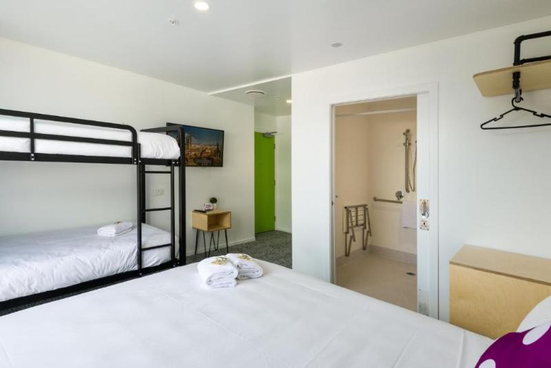 اتاق خانوادگی, Lylo Queenstown