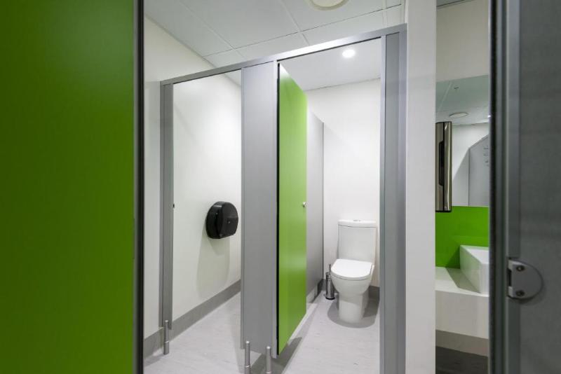 Bed in Shared Room with Shared Bathroom, Lylo Queenstown