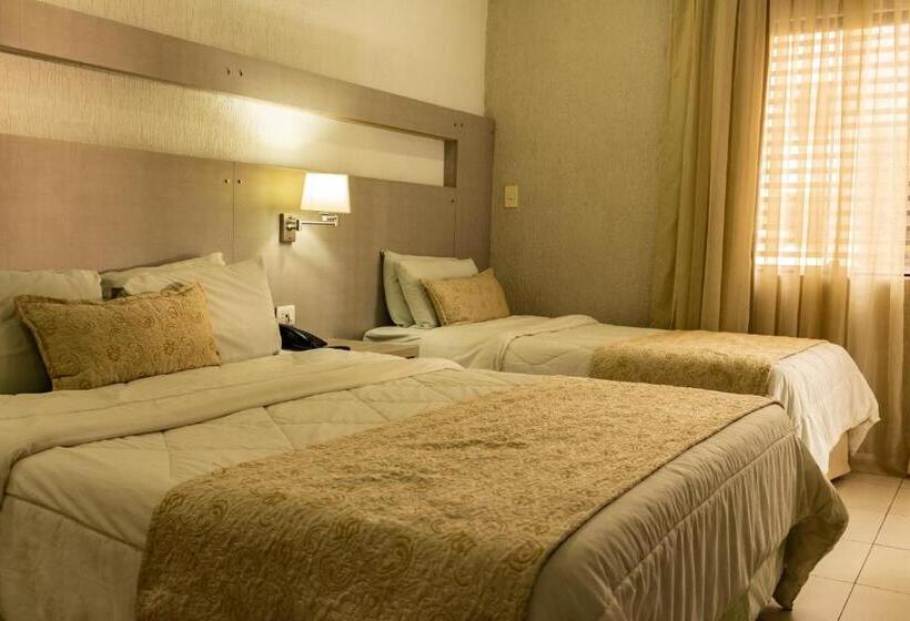 اتاق استاندارد سه نفره, Los Alpes Santa Teresa