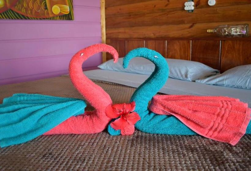 בקתה סטנדרטית עם נוף לים, King Lewey S Island Resort