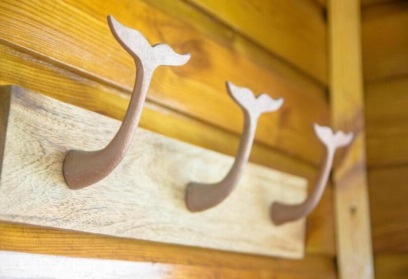 בקתה סטנדרטית עם נוף לים, King Lewey S Island Resort