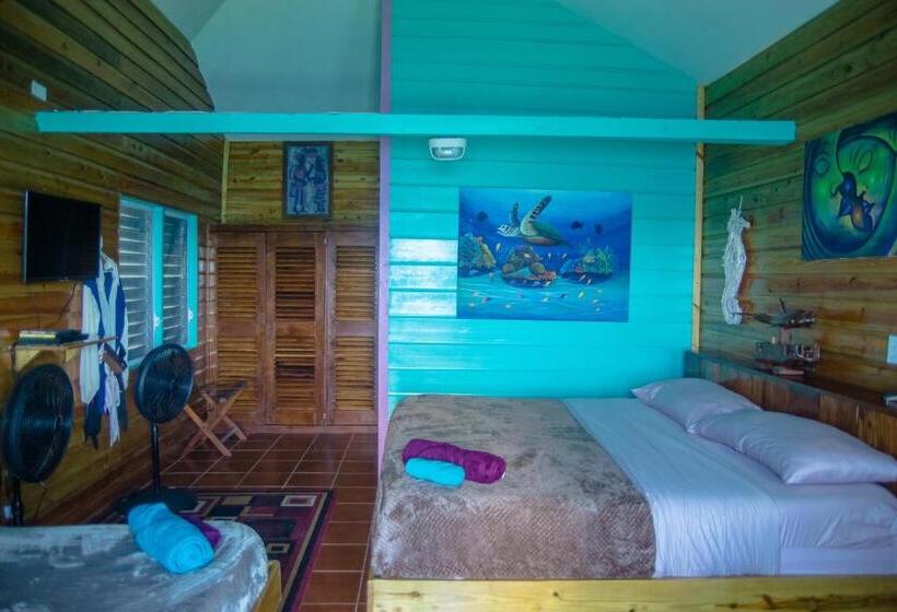 בקתה סטנדרטית עם נוף לים, King Lewey S Island Resort