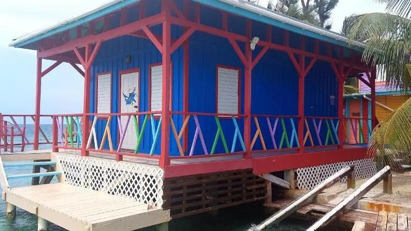 بانگلوی استاندارد, King Lewey S Island Resort
