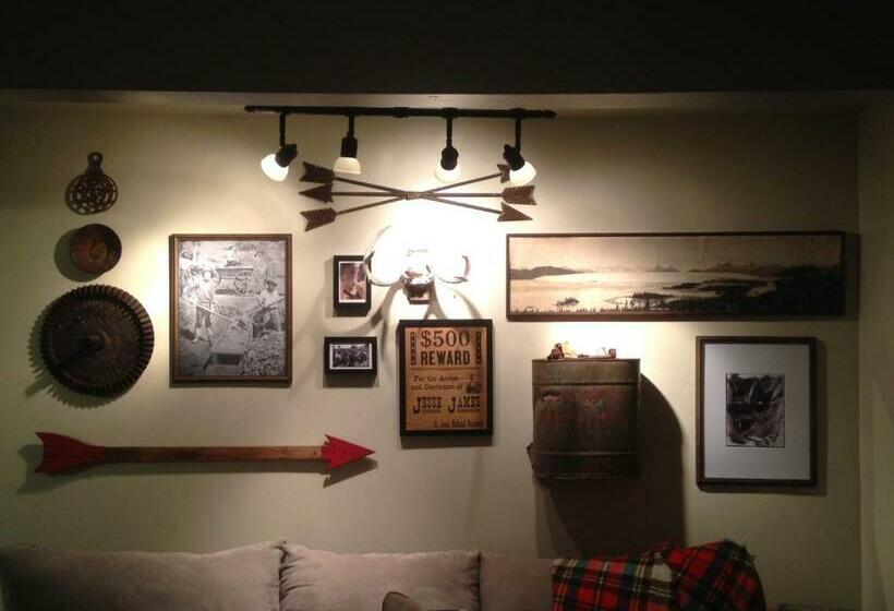 디럭스 스튜디오, Miner's Camp