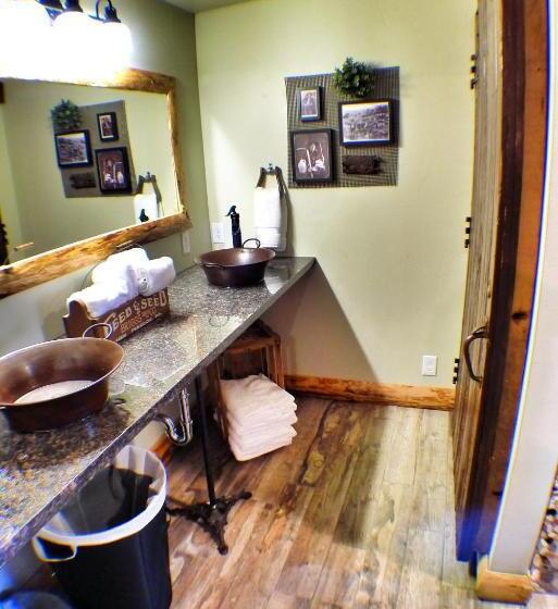 디럭스 스튜디오, Miner's Camp