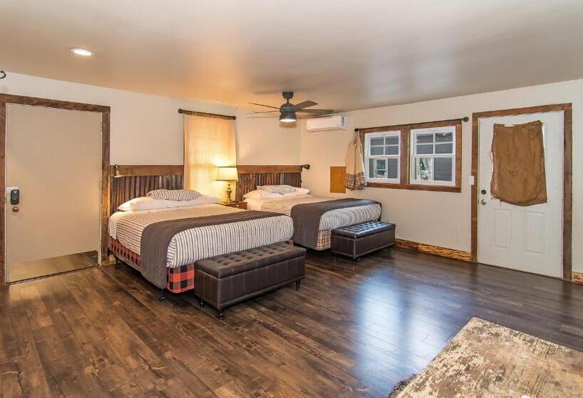 디럭스 스튜디오, Miner's Camp