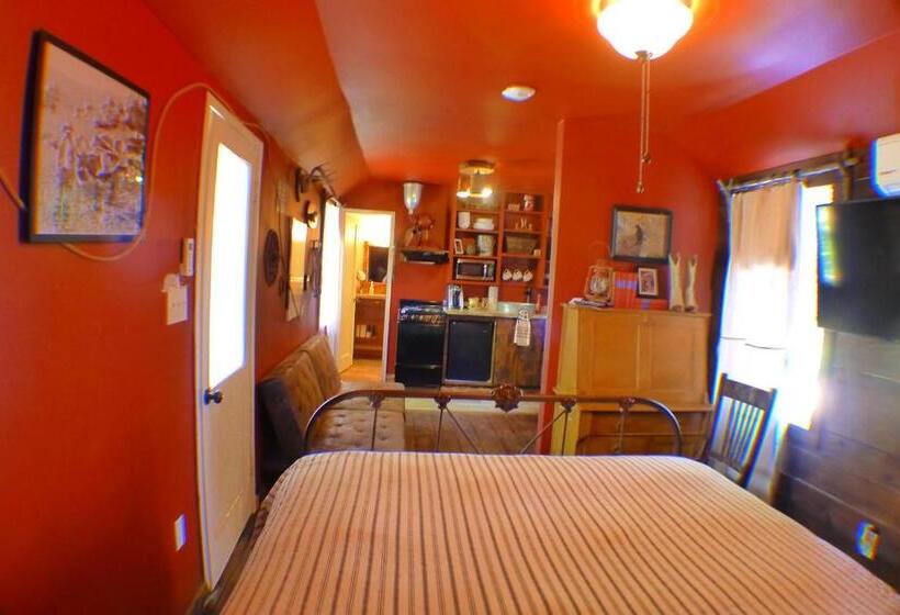 디럭스 스튜디오, Miner's Camp