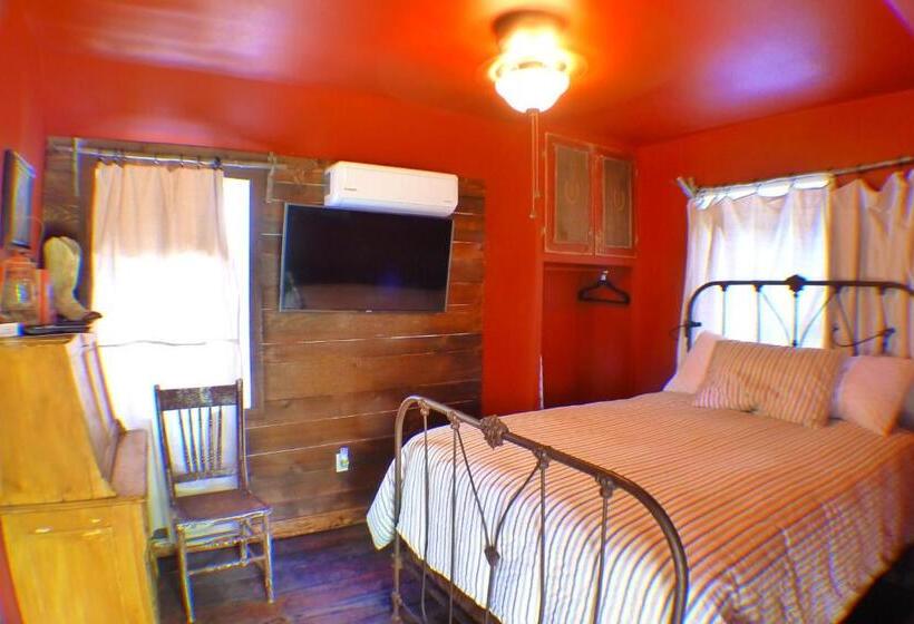 디럭스 스튜디오, Miner's Camp