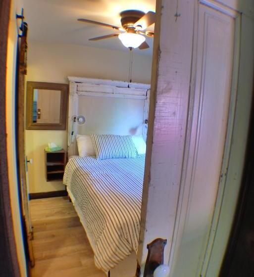 스탠다드 룸, Miner's Camp