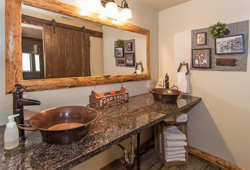 스위트 킹사이즈 침대, Miner's Camp