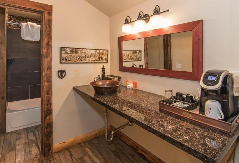 스위트 킹사이즈 침대, Miner's Camp