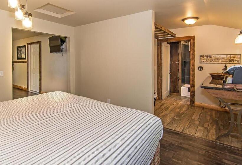 스위트 킹사이즈 침대, Miner's Camp