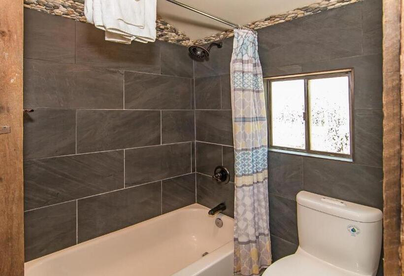 스위트 킹사이즈 침대, Miner's Camp