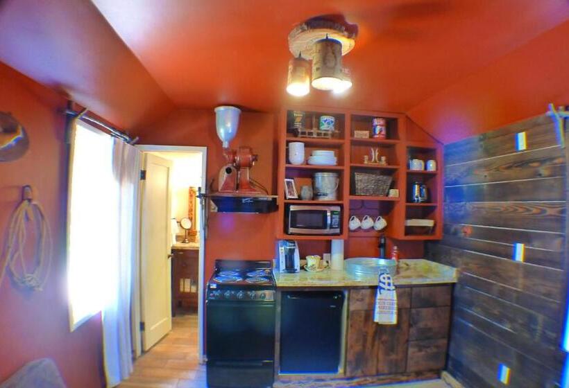 디럭스 스튜디오, Miner's Camp