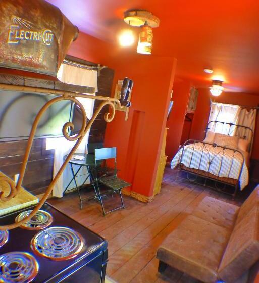 디럭스 스튜디오, Miner's Camp