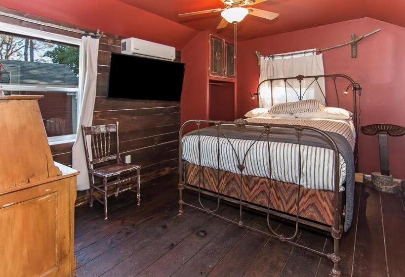 디럭스 스튜디오, Miner's Camp