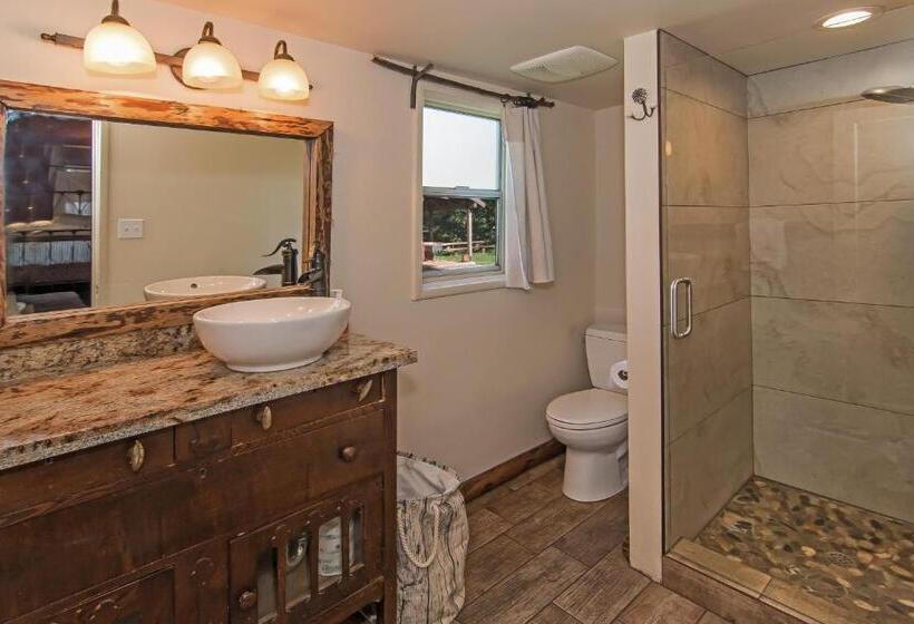 디럭스 스튜디오, Miner's Camp