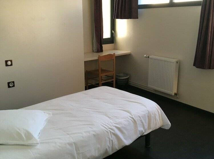 标准单人间, L'escale