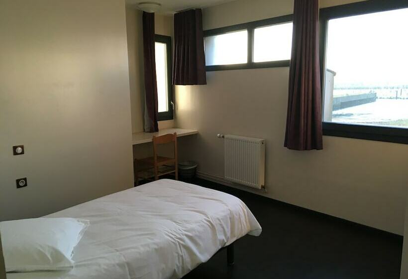 标准单人间, L'escale