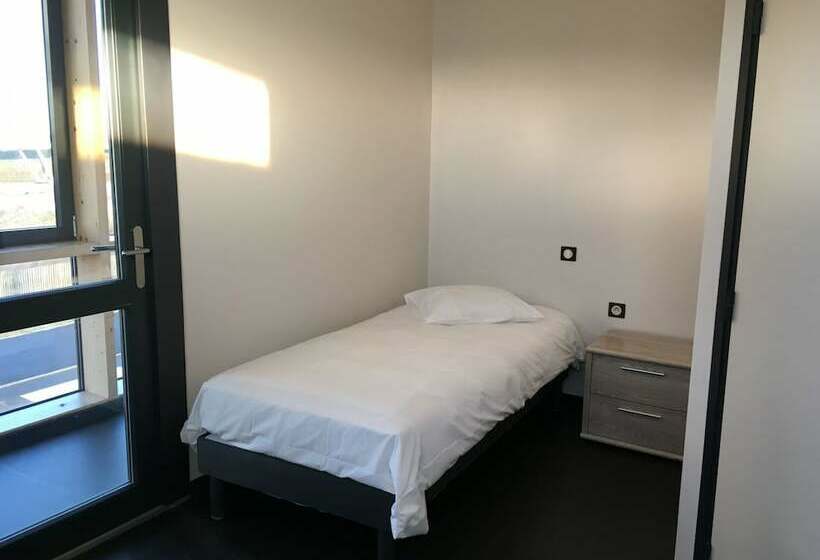 标准单人间, L'escale