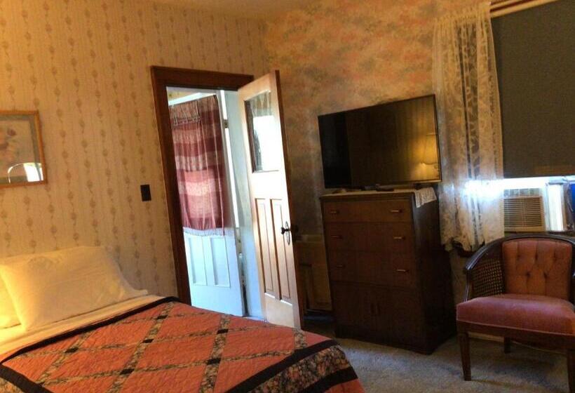 غرفة ديلوكس مزودة بشرفة, 10th Avenue Guest House & Suites