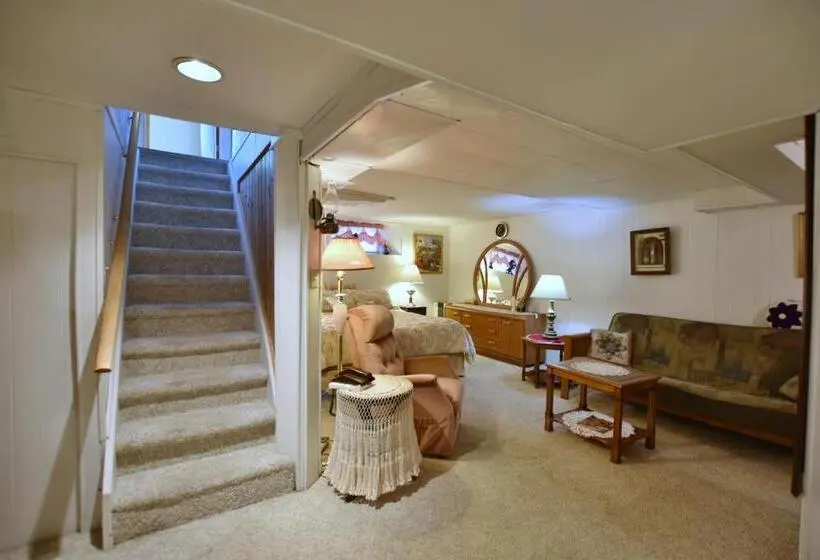デラックススタジオ, 10th Avenue Guest House & Suites
