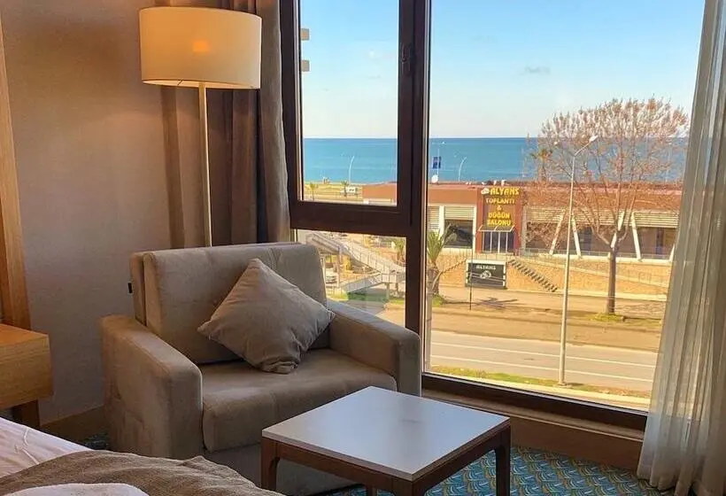 اتاق لوکس با چشمانداز دریا, Blue Sea