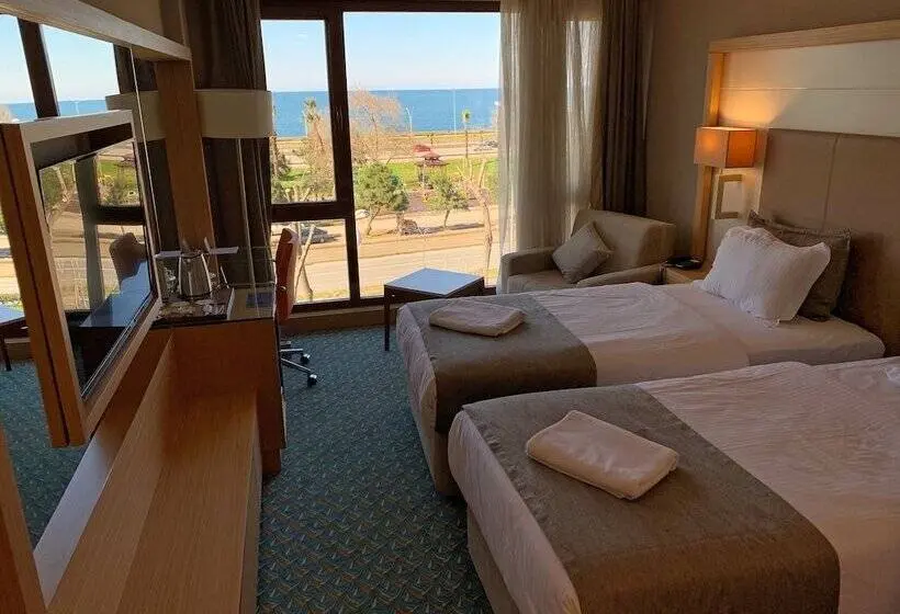 اتاق لوکس با چشمانداز دریا, Blue Sea