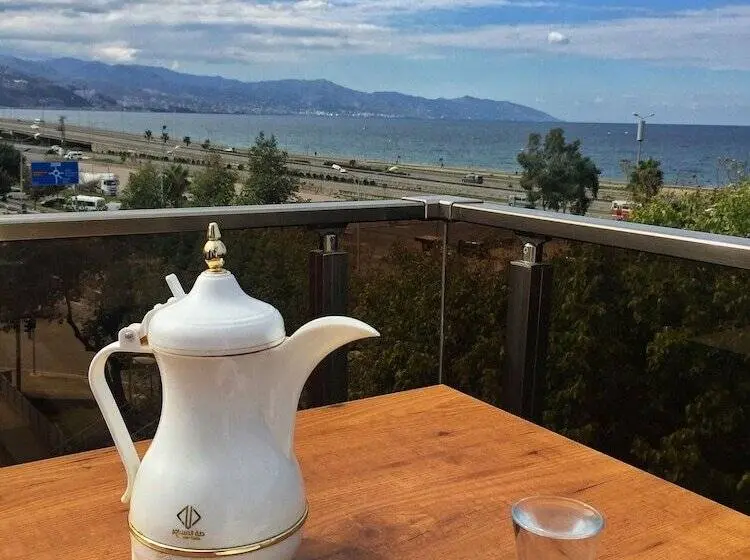 اتاق خانوادگی با چشمانداز دریا, Blue Sea