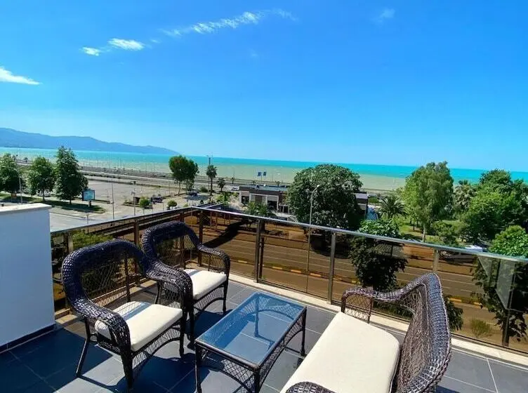 اتاق استاندارد با بالکن و چشمانداز دریا, Blue Sea
