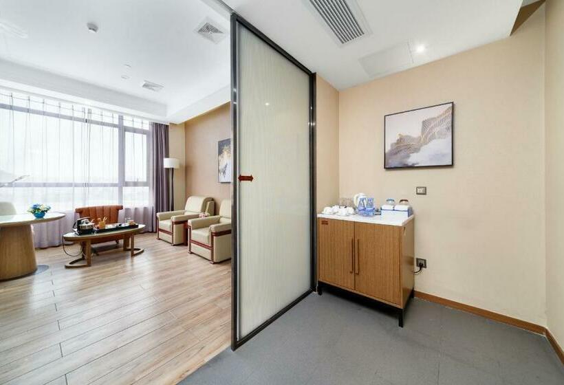 디럭스 스위트, Qianhai Holiday