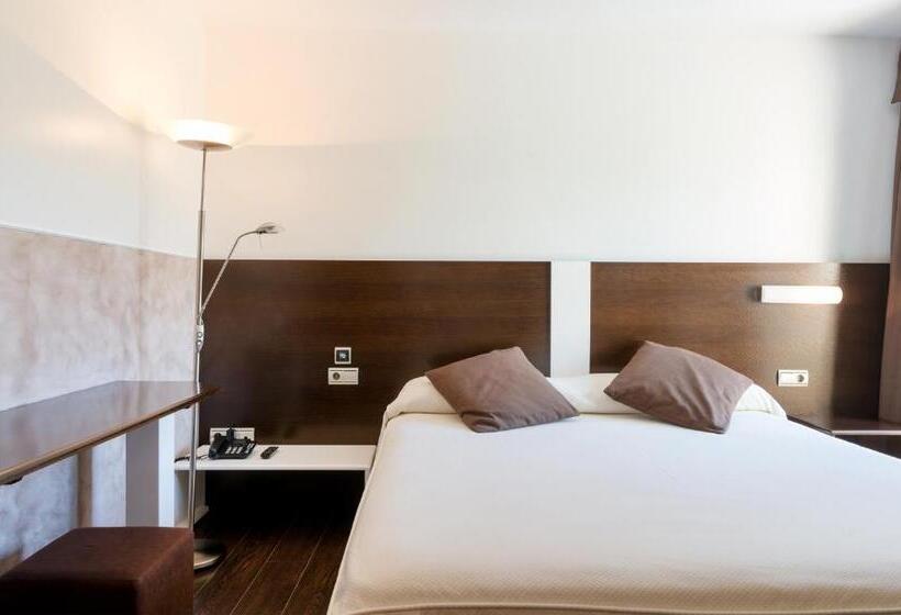 スーペリアールーム, Restaurant Cal Petit